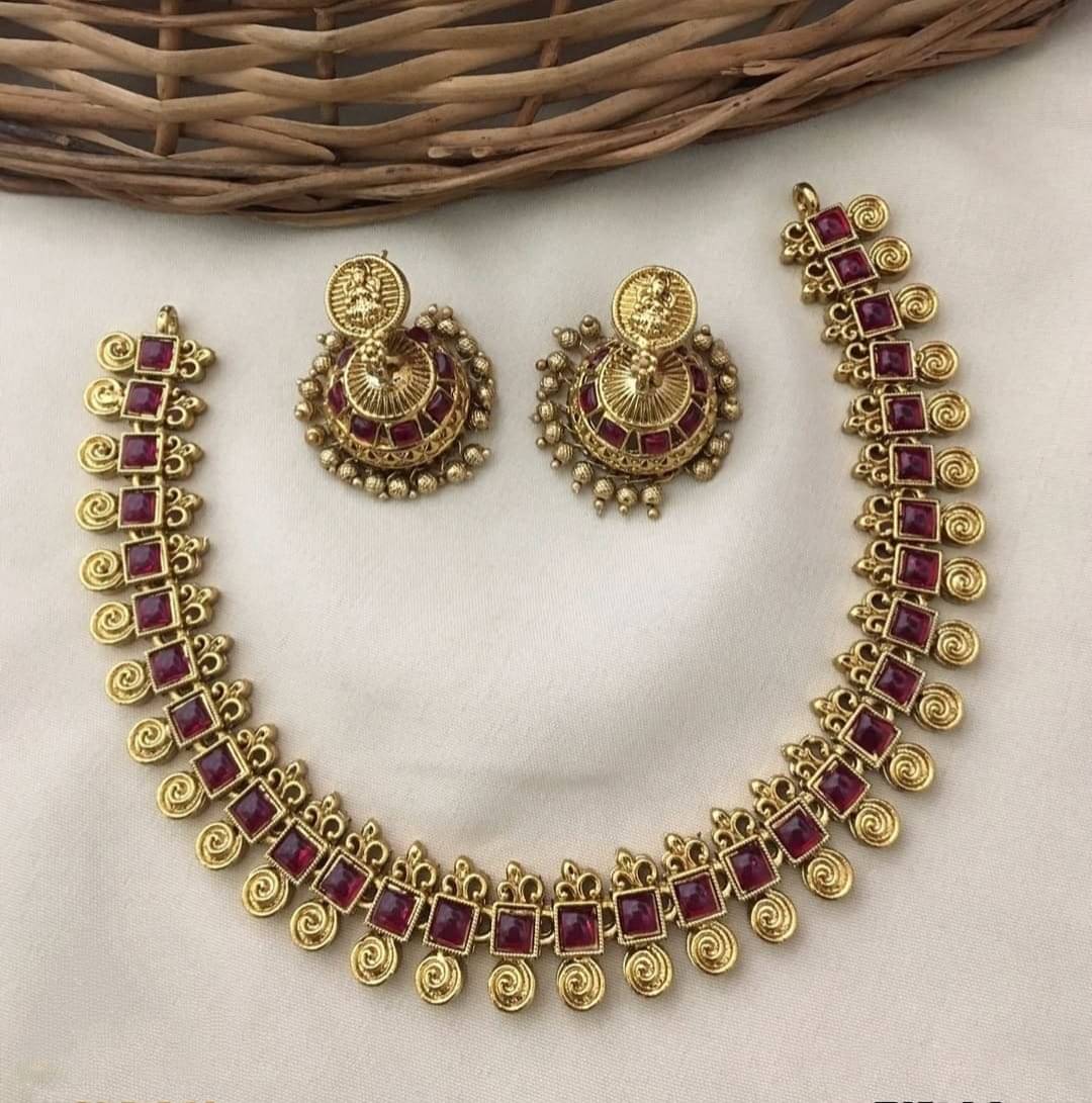     			Shilpa Creation Red Alloy Necklace Set ( Pack of 1 )