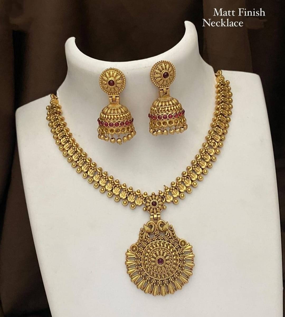     			Shilpa Creation Red Alloy Necklace Set ( Pack of 1 )