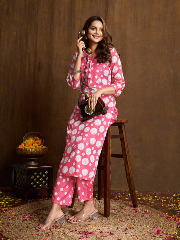 Women Basket Women Cotton Printed Straight Kurti With Pants ( Pink )