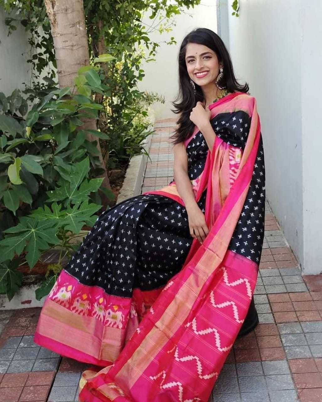     			YUGAVEERAA Art Silk Printed Saree With Unstitched Blouse Piece ( Pink )