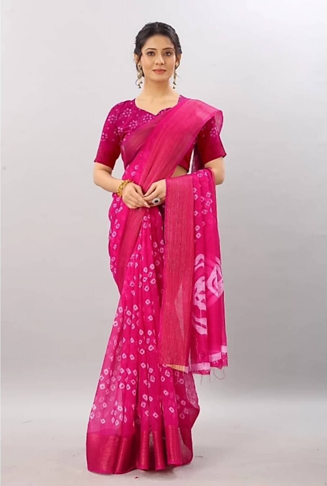 YUGAVEERAA Cotton Silk Applique Saree With Unstitched Blouse Piece ( Pink )     			YUGAVEERAA Cotton Silk Applique Saree With Unstitched Blouse Piece ( Pink )
