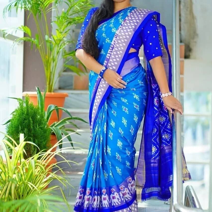     			YUGAVEERAA Cotton Silk Applique Saree With Unstitched Blouse Piece ( Blue )