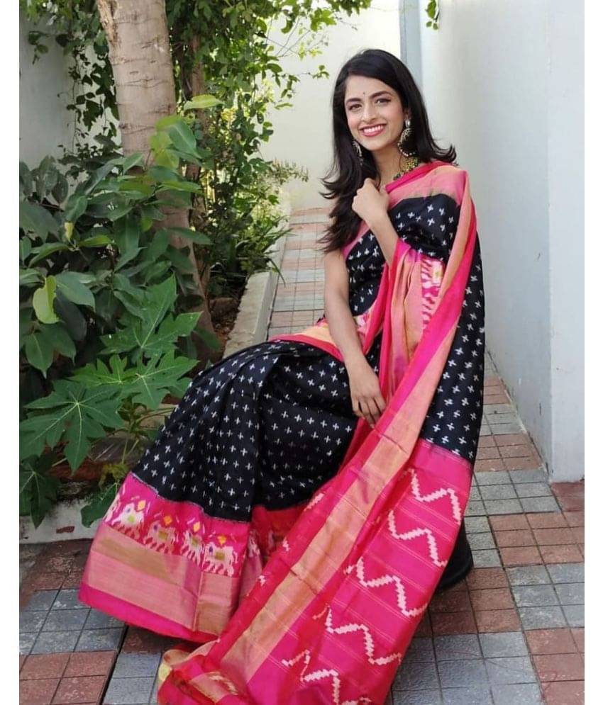     			YUGAVEERAA Cotton Silk Printed Saree With Unstitched Blouse Piece ( Black )