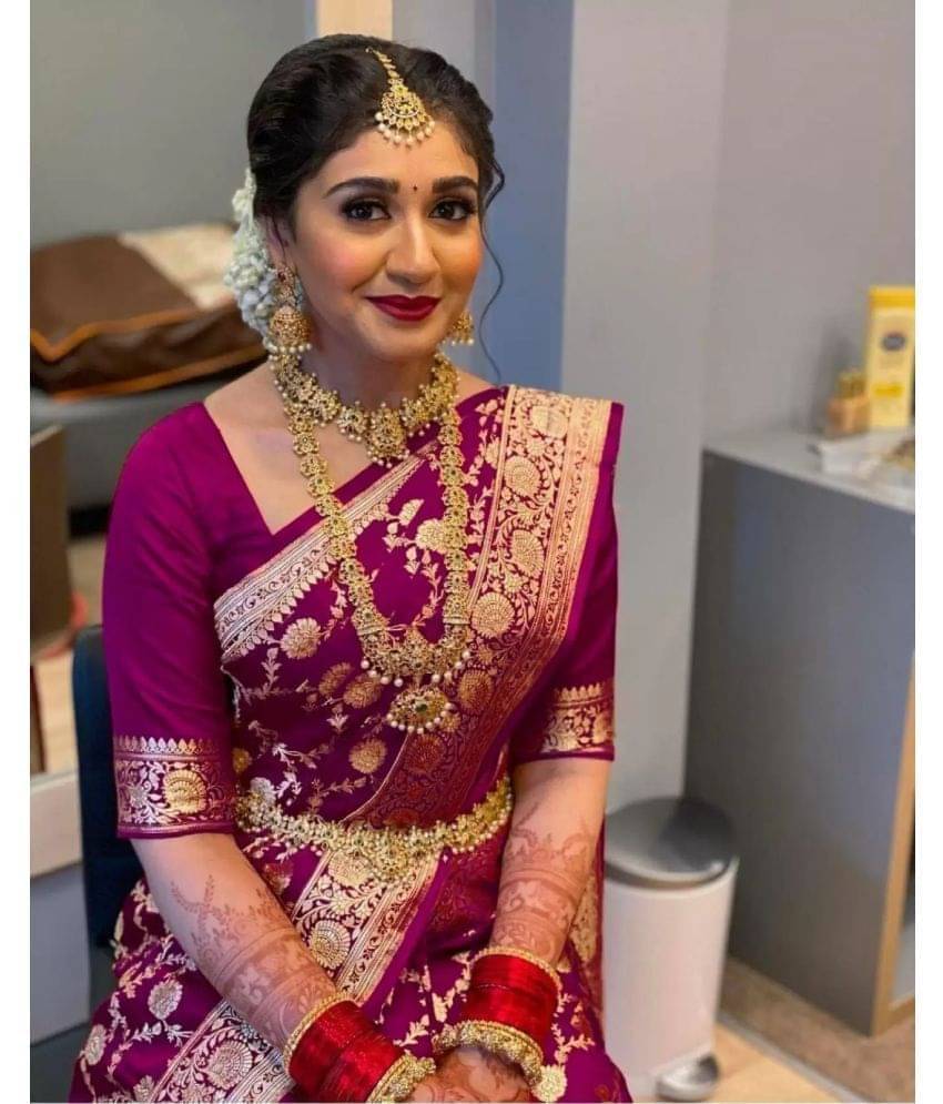     			YUGAVEERAA Net Cut Outs Saree With Unstitched Blouse Piece ( Wine )