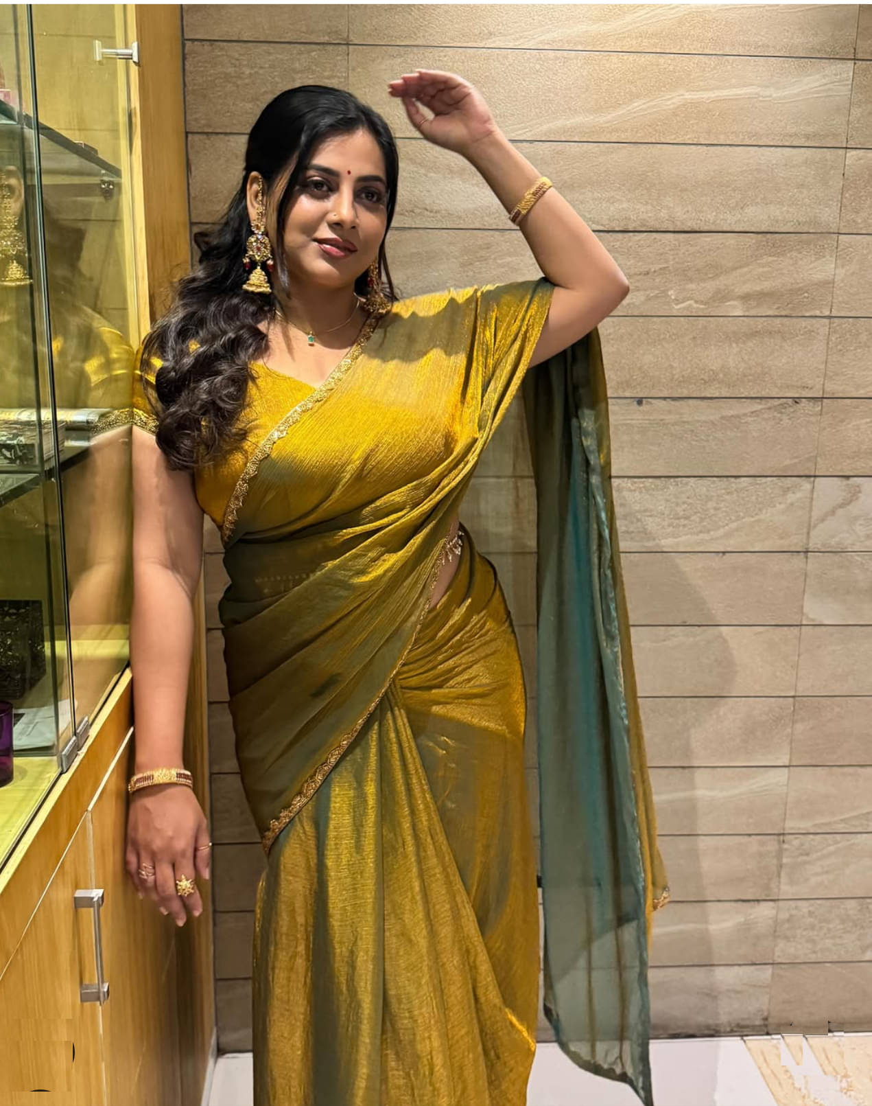     			SareeQueen Zimmy Choo Solid Saree With Unstitched Blouse Piece ( Mustard,Rama )