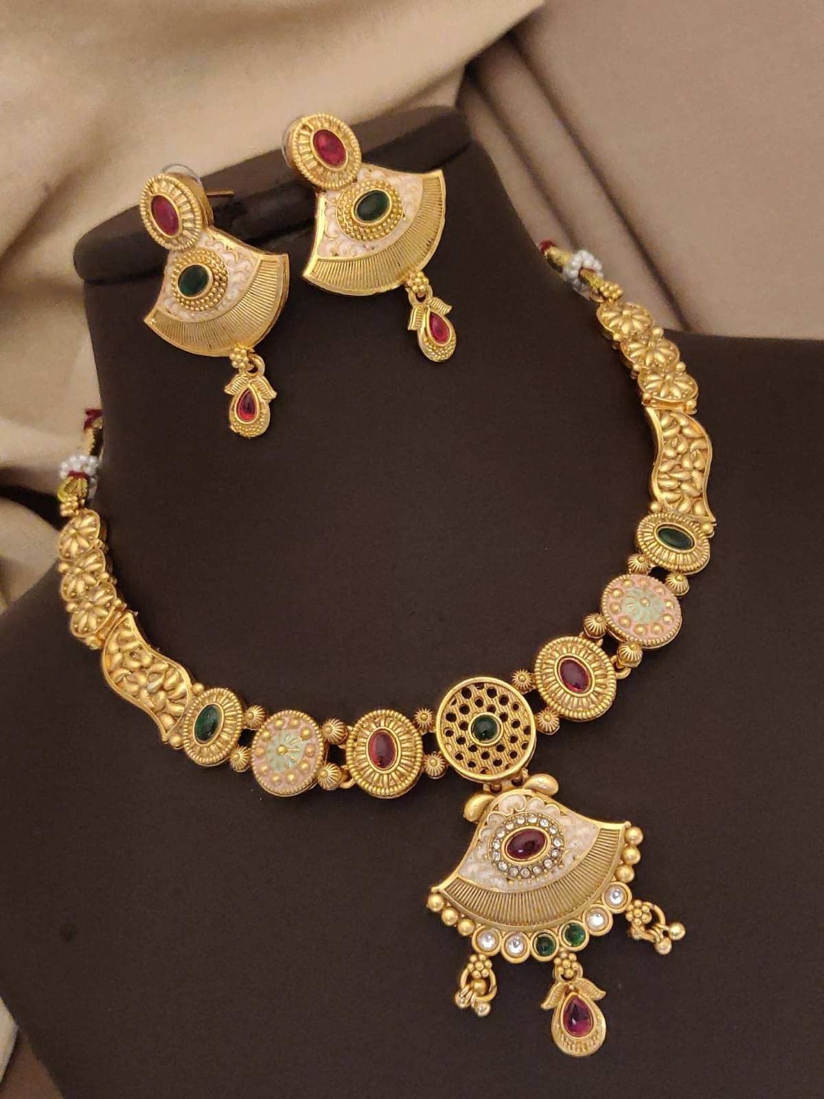     			TKRB SALES Gold Copper Necklace Set ( Pack of 1 )