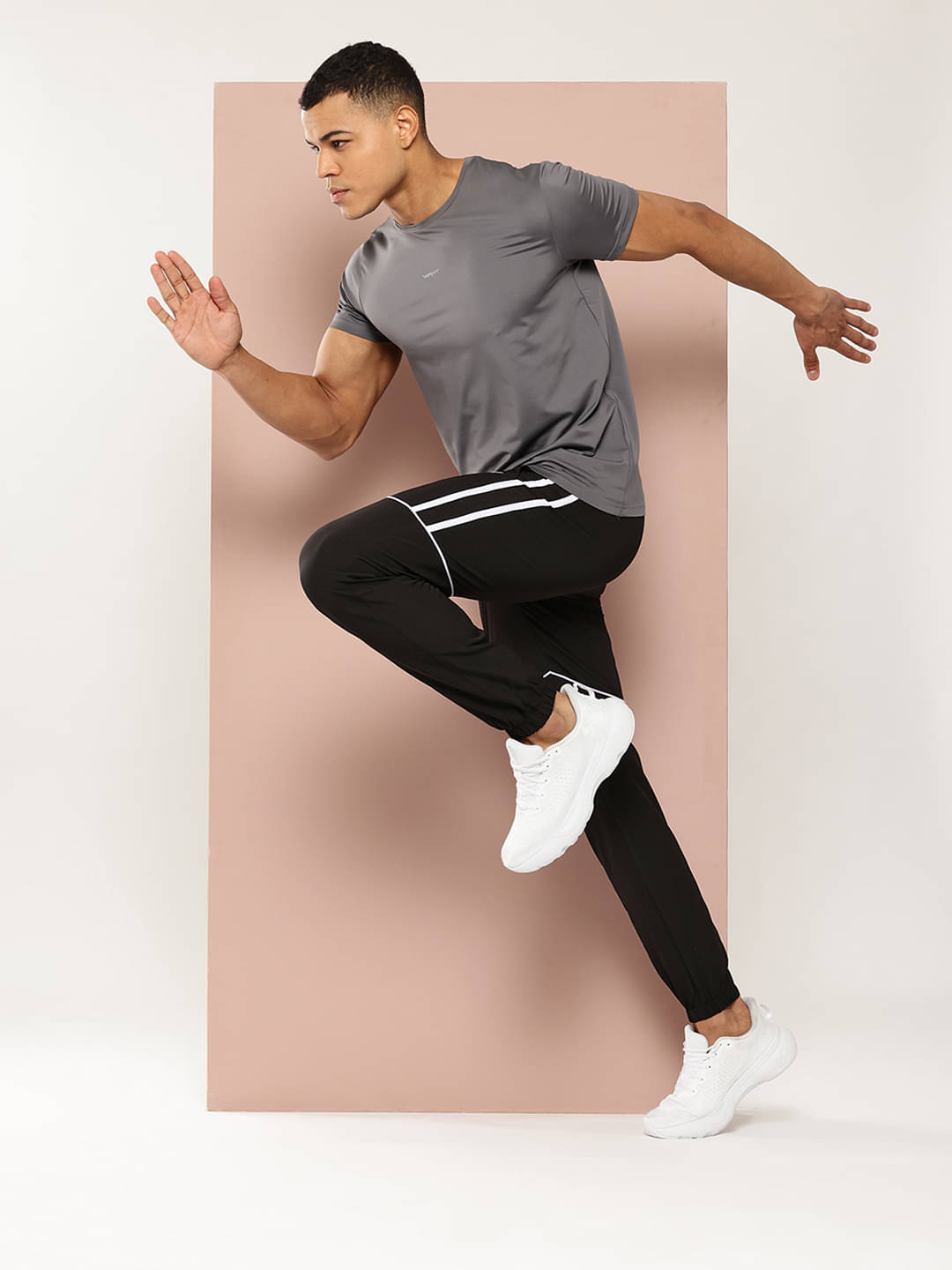     			Turnfit Black Polyester Men's Joggers ( Pack of 1 )