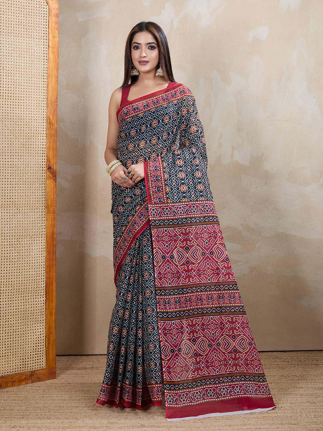     			SHANVIKA Cotton Printed Sambalpuri Saree Without Blouse Piece ( Black )