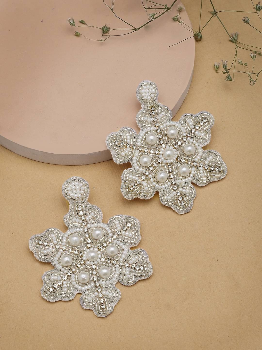     			Anekaant White Chandbalis Earrings ( Pack of 1 )