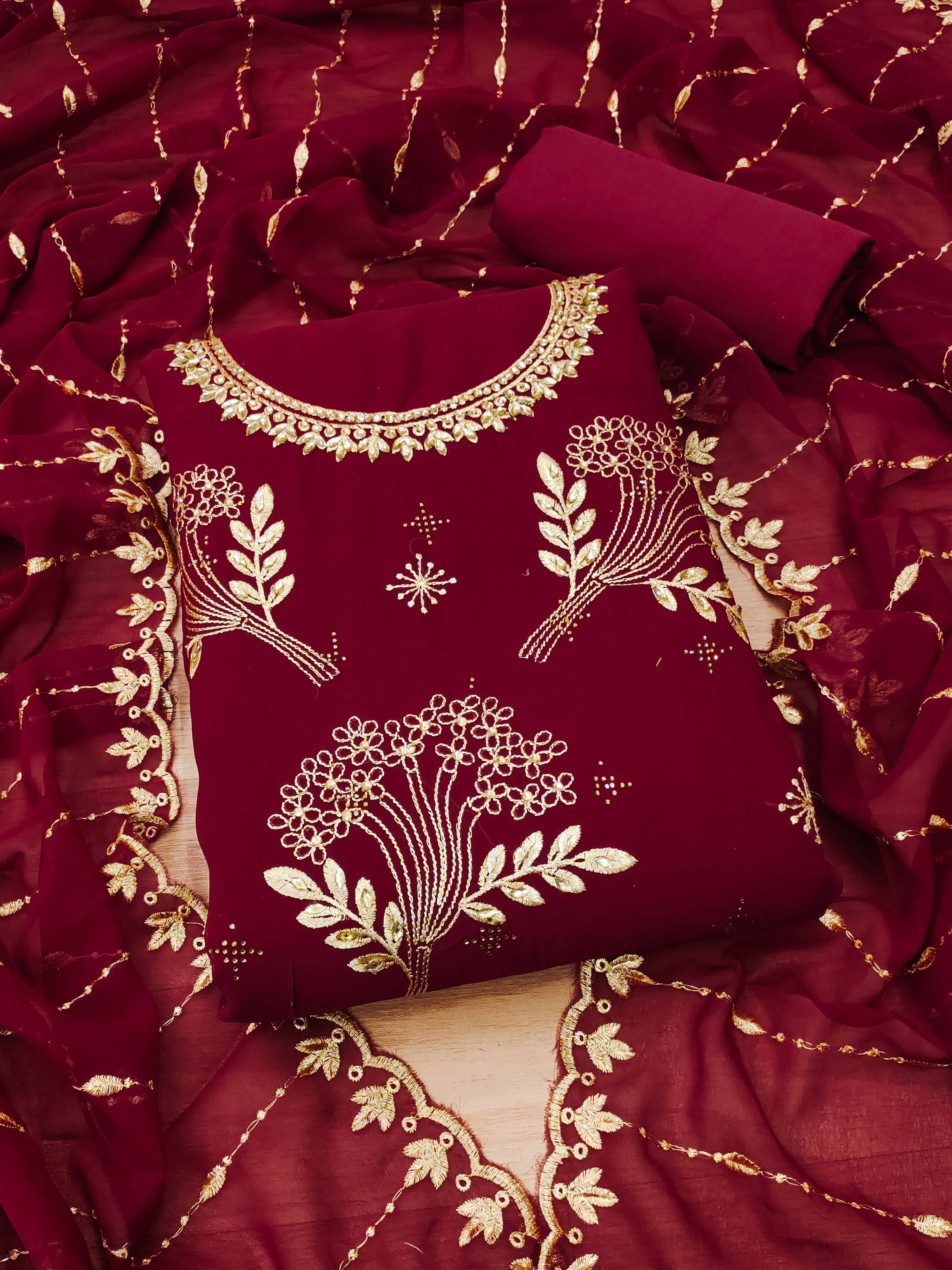     			Nayanthara Trends Women Georgette Unstitched Dress Material ( Maroon )