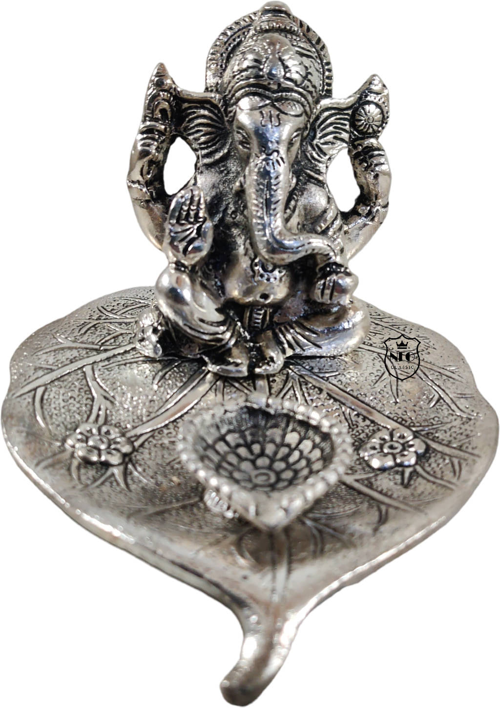 Neo Classic Ganesh Idol on Leaf Deepak Lord Ganesha with Diya Metal Hand Craved Decorative Showpiece - 10 cm (Aluminium, Silver) Neo Classic Ganesh Idol on Leaf Deepak Lord Ganesha with Diya Metal Hand Craved Decorative Showpiece - 10 cm (Aluminium, Silver)