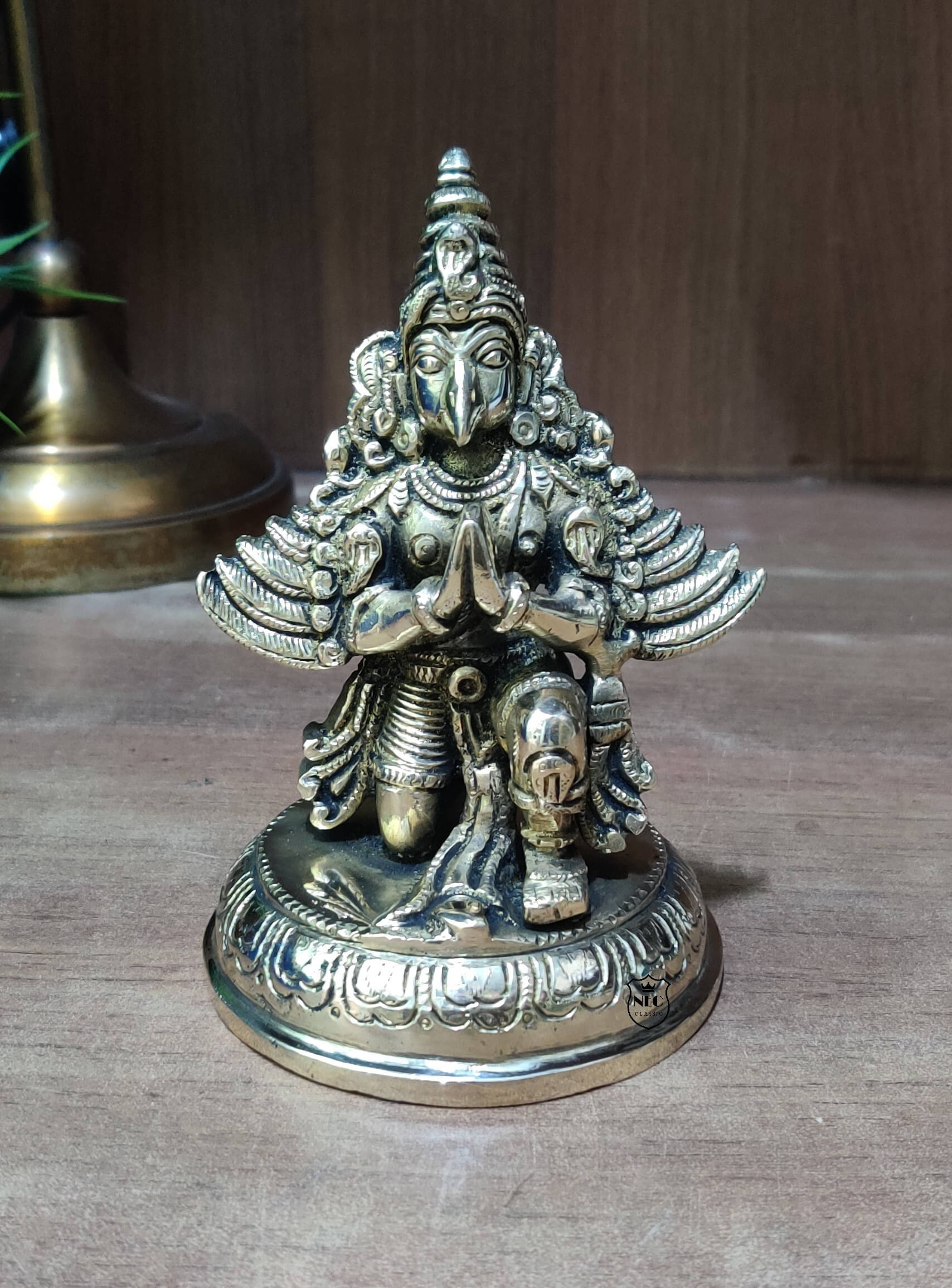     			Neo Classic Garuda Murti | Garud Bhagwan Idol | Brass Statue | Holy Bird Figurine Decorative Showpiece  -  15 cm (Brass, Gold)