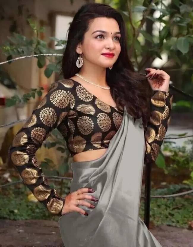 Suali Silk Solid Goan Kunbi Saree With Unstitched Blouse Piece ( Grey ) Suali Silk Solid Goan Kunbi Saree With Unstitched Blouse Piece ( Grey )