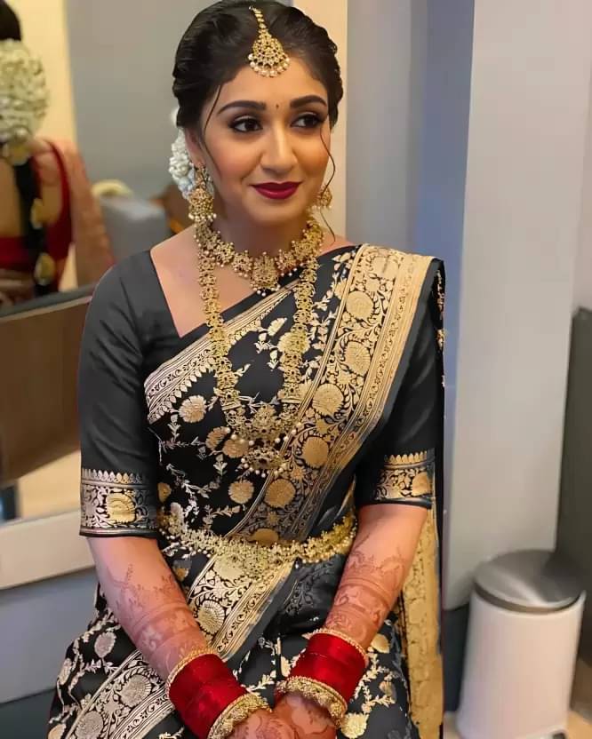     			Suali Silk Woven Banarasi saree With Unstitched Blouse Piece ( Black )