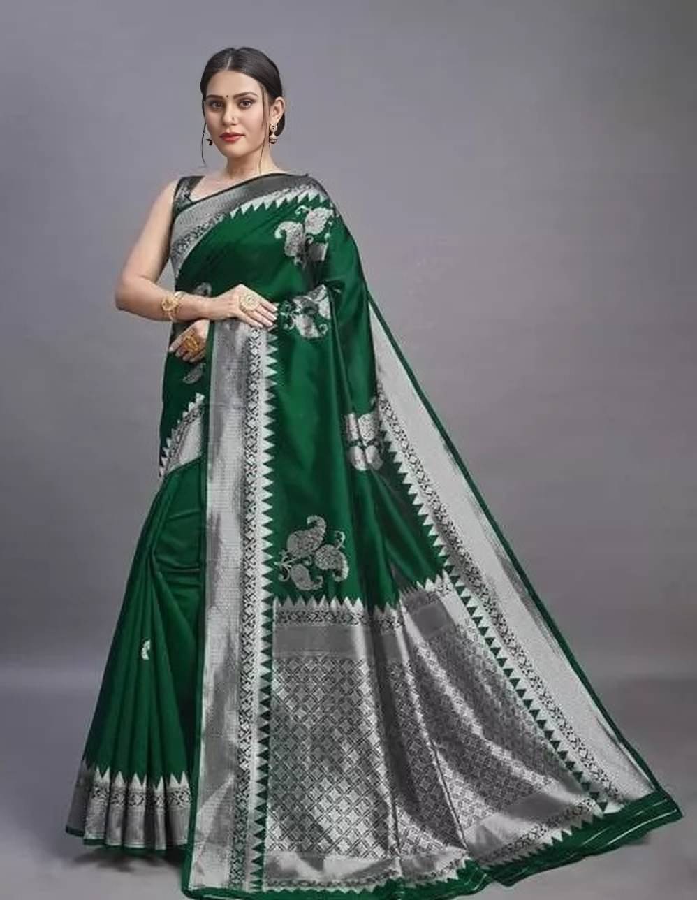     			A TO Z CART Jacquard Embellished Banarasi saree With Unstitched Blouse Piece ( Green )