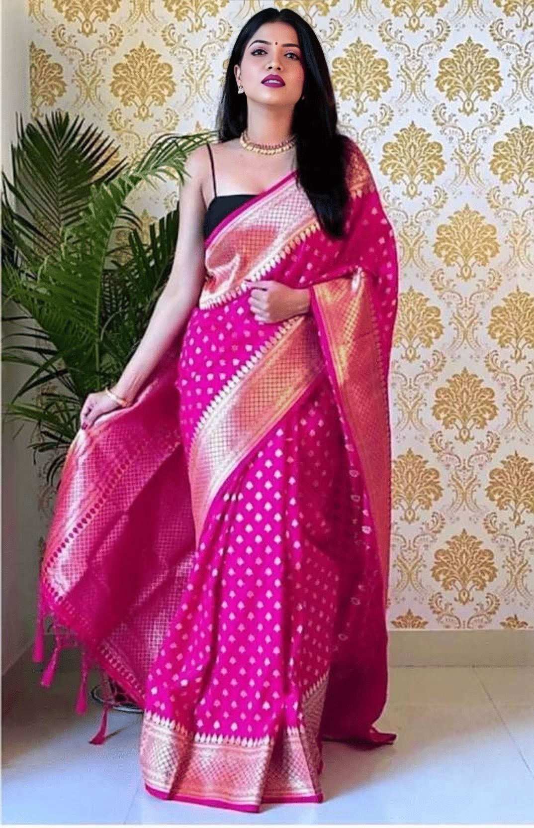 Aika Jacquard Embellished Banarasi saree With Unstitched Blouse Piece ( Rani ) Aika Jacquard Embellished Banarasi saree With Unstitched Blouse Piece ( Rani )