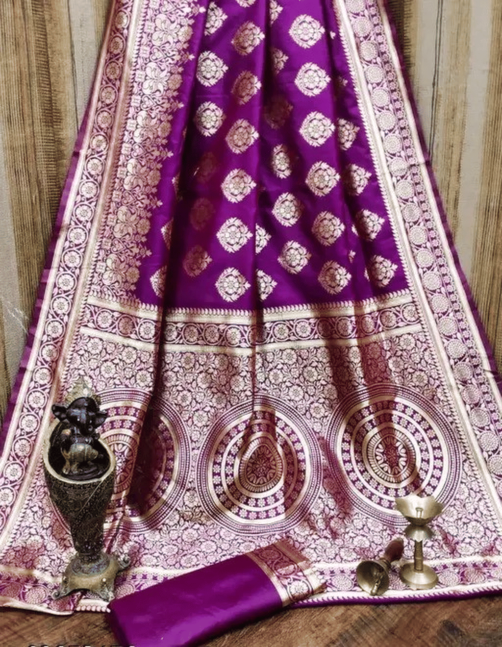 Apnisha Jacquard Embellished Banarasi saree With Unstitched Blouse Piece ( Purple ) Apnisha Jacquard Embellished Banarasi saree With Unstitched Blouse Piece ( Purple )
