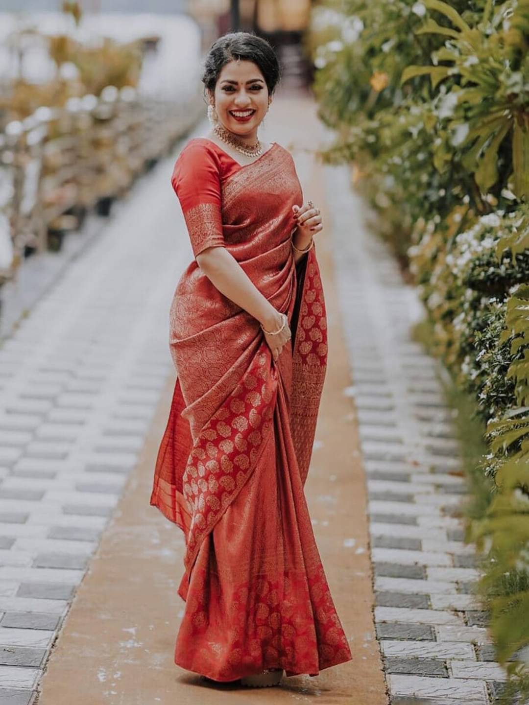 KV Fashion Jacquard Embellished Banarasi saree With Unstitched Blouse Piece ( Red ) KV Fashion Jacquard Embellished Banarasi saree With Unstitched Blouse Piece ( Red )