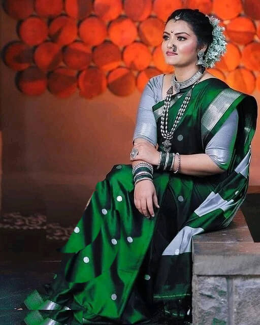     			KV Fashion Jacquard Embellished Banarasi saree With Unstitched Blouse Piece ( Green )