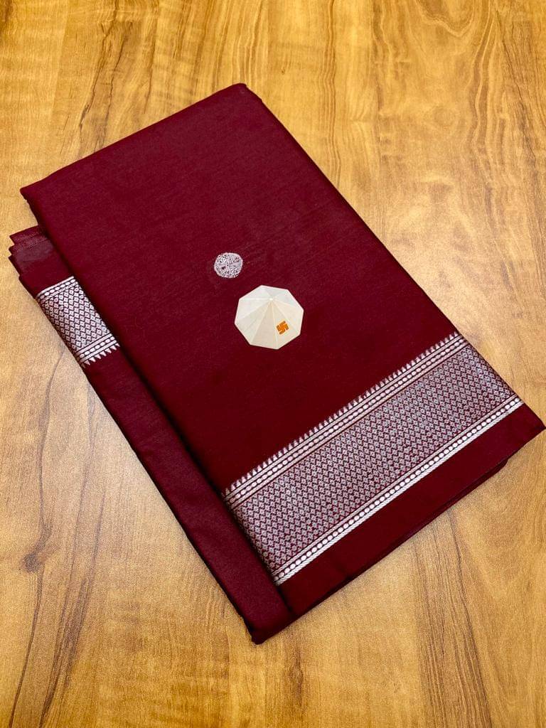     			Lady Shopi Jacquard Embellished Banarasi saree With Unstitched Blouse Piece ( Maroon )
