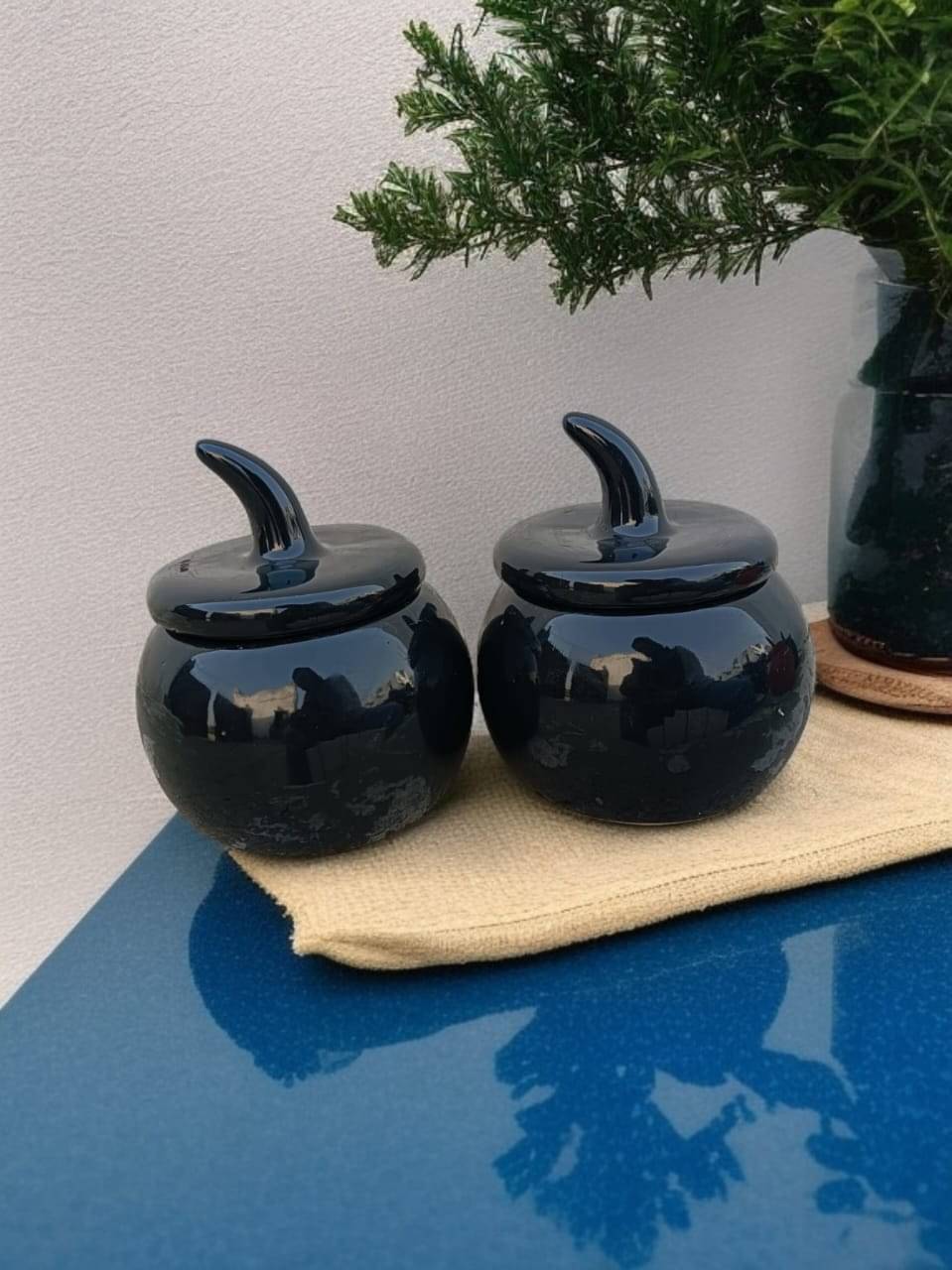 Malaikah Black Solid Slt Jar Ceramic Black Tea/Coffee/Sugar Container ( Set of 2 ) Malaikah Black Solid Slt Jar Ceramic Black Tea/Coffee/Sugar Container ( Set of 2 )
