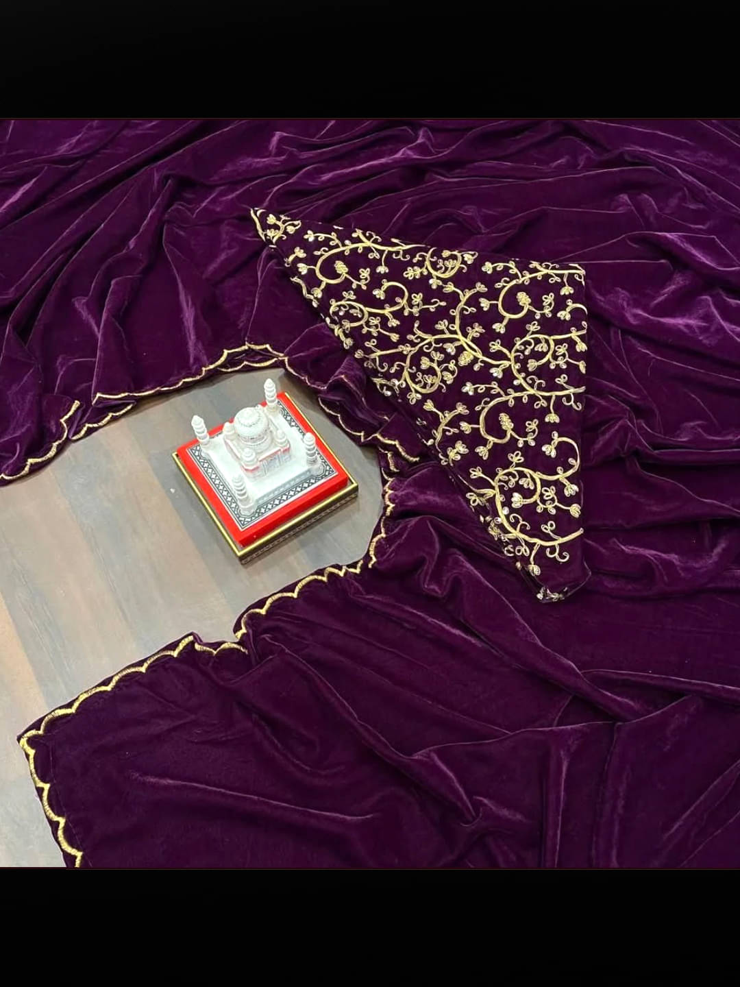     			Prazvika Velvet Solid Chanderi saree With Unstitched Blouse Piece ( Purple )
