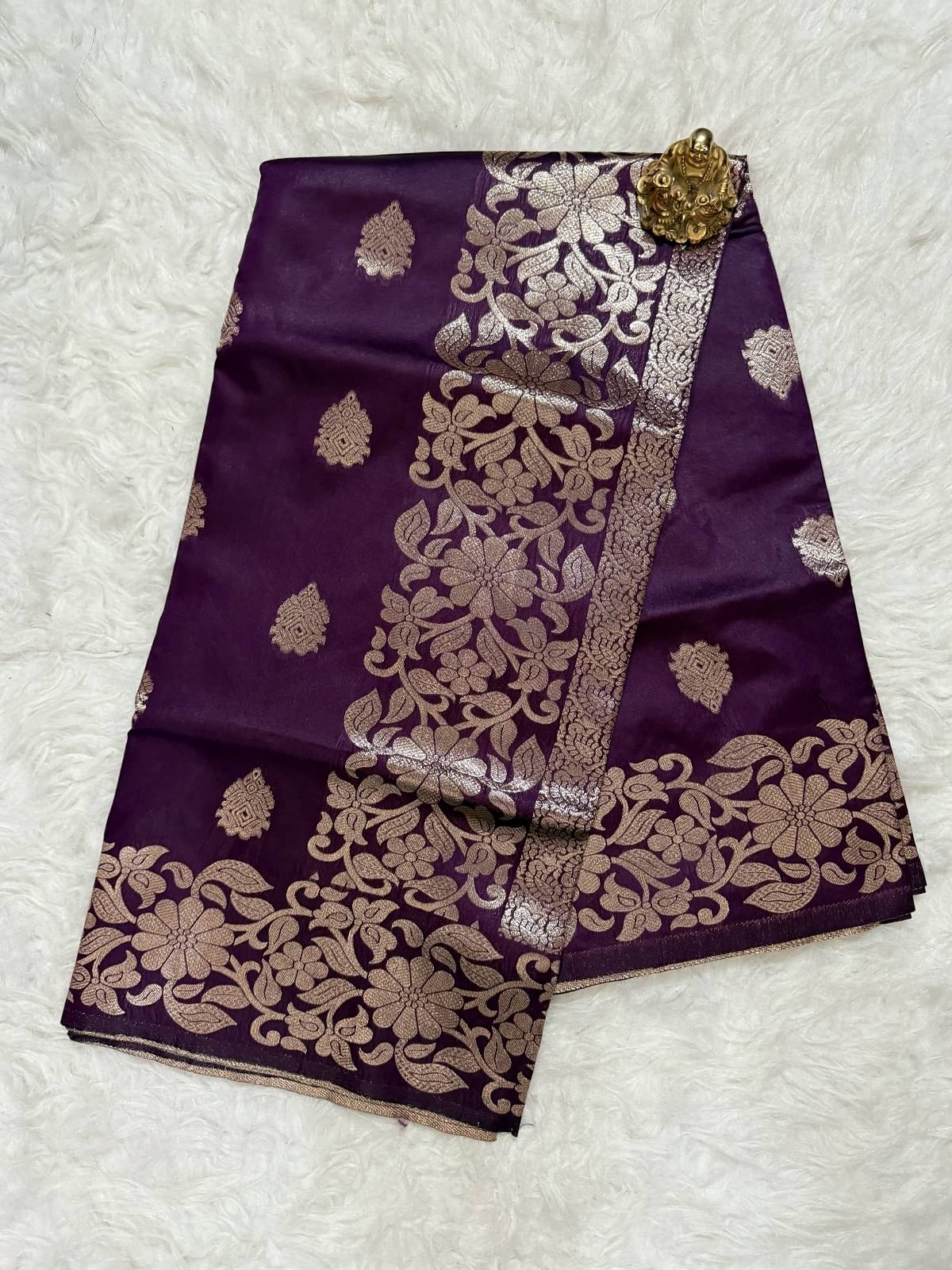 Semore Art Silk Embellished Banarasi saree With Unstitched Blouse Piece ( Magenta ) Semore Art Silk Embellished Banarasi saree With Unstitched Blouse Piece ( Magenta )