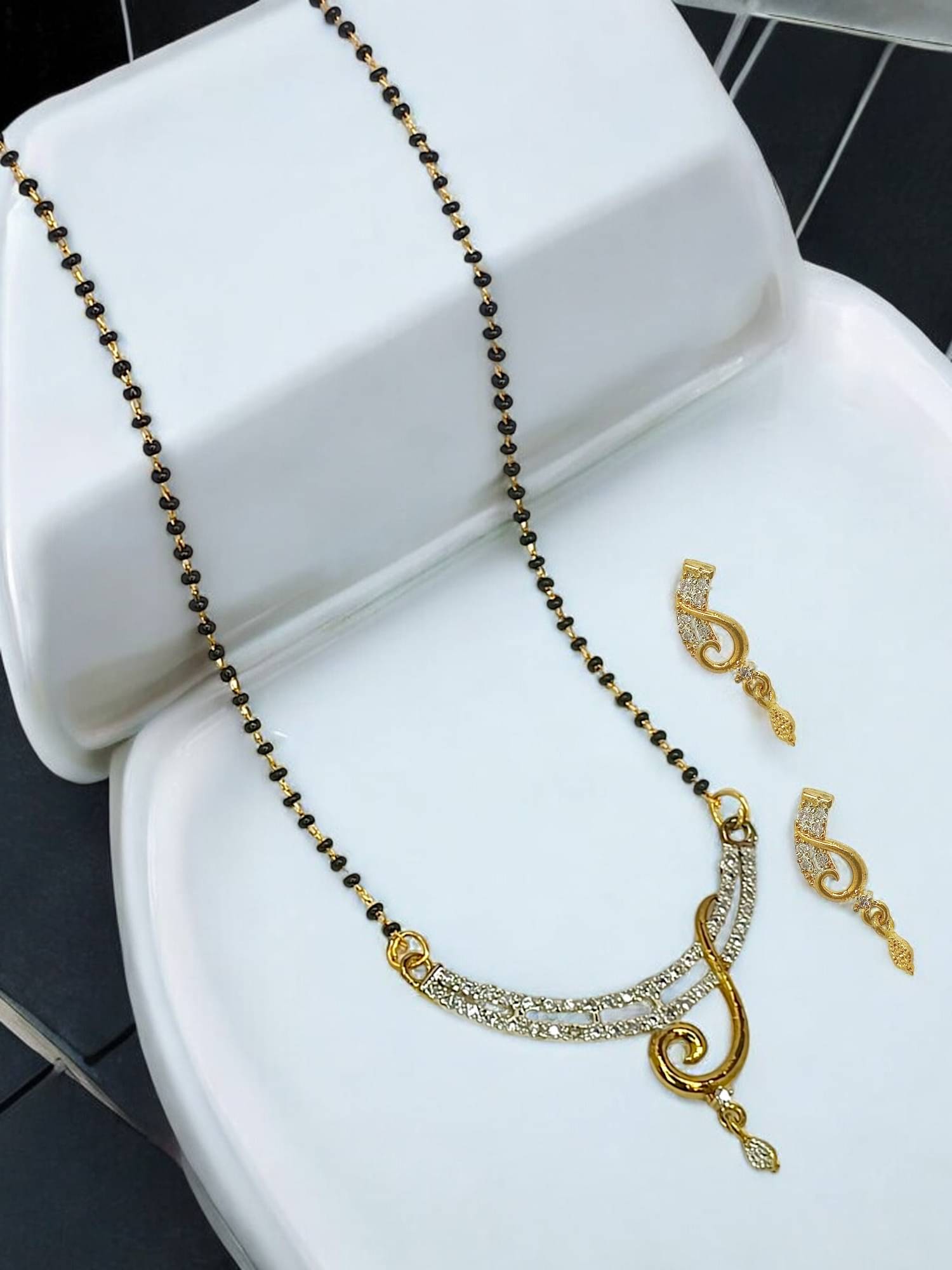     			9blings Yellow Mangalsutra Set ( Pack of 1 )