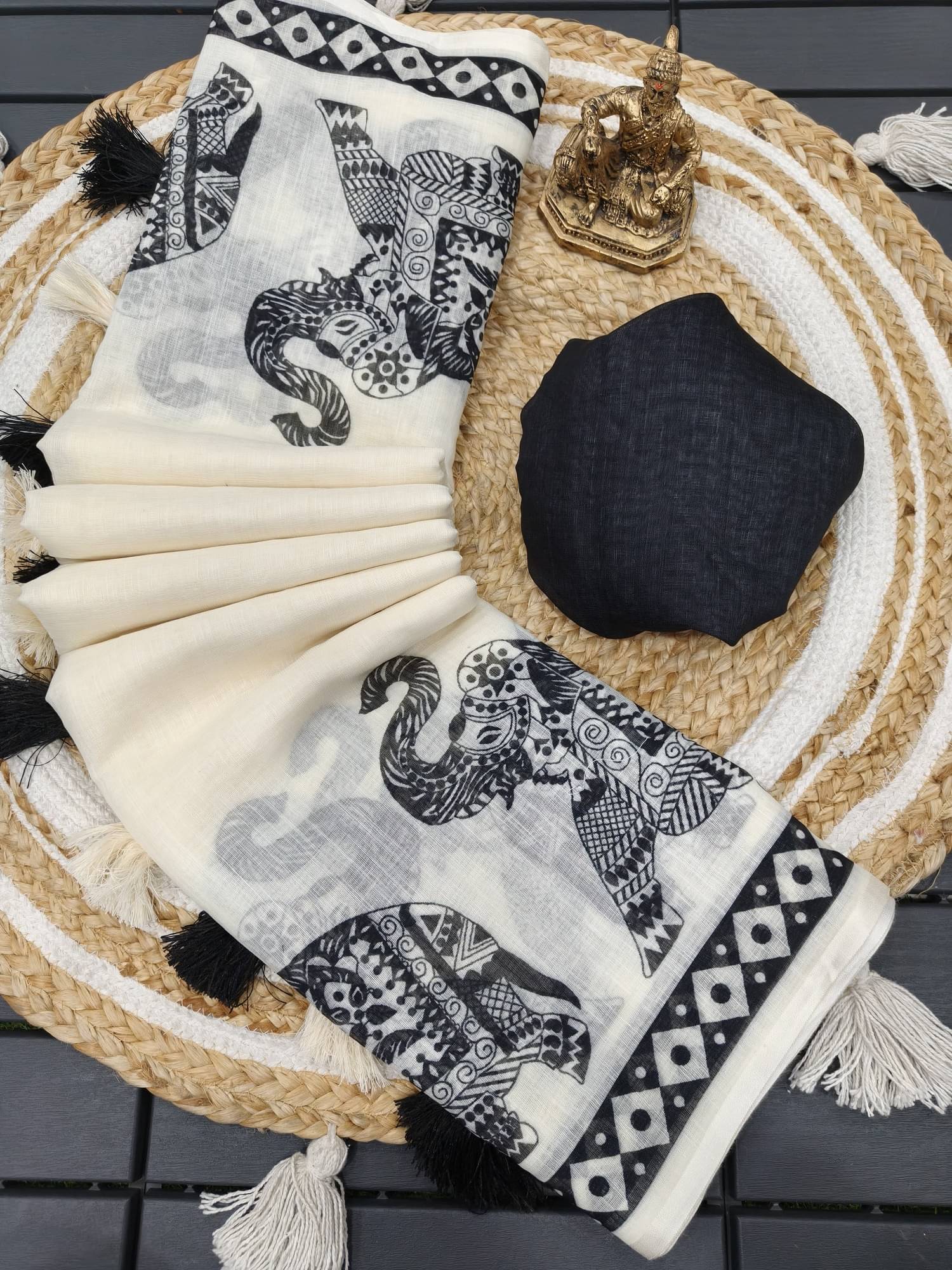 Aika Cotton Embellished Paithani Sarees With Unstitched Blouse Piece ( White ) Aika Cotton Embellished Paithani Sarees With Unstitched Blouse Piece ( White )