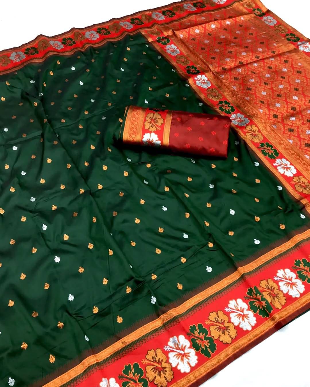     			ISARA Art Silk Solid Banarasi saree With Unstitched Blouse Piece ( Green )