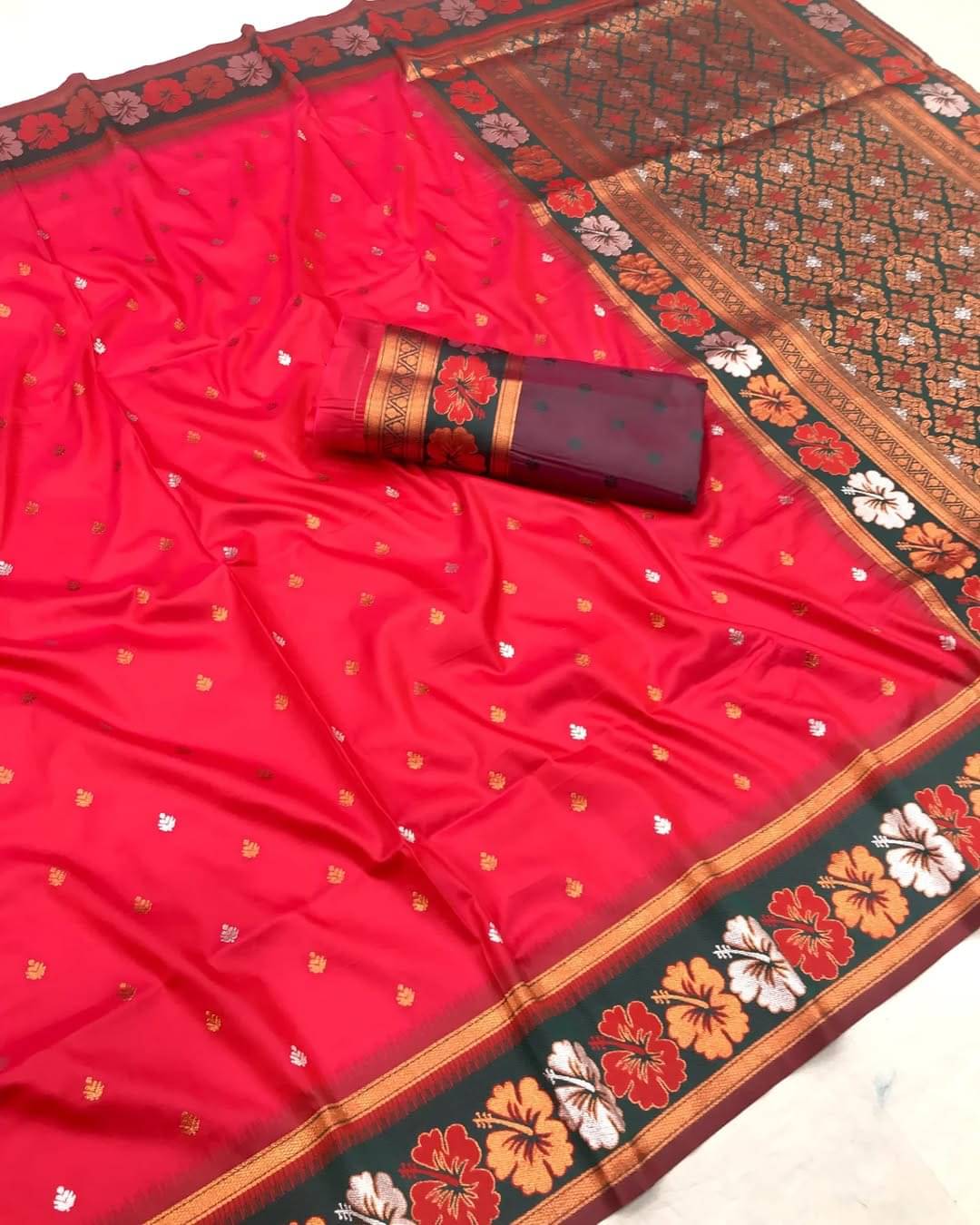    			ISARA Art Silk Solid Banarasi saree With Unstitched Blouse Piece ( Red )