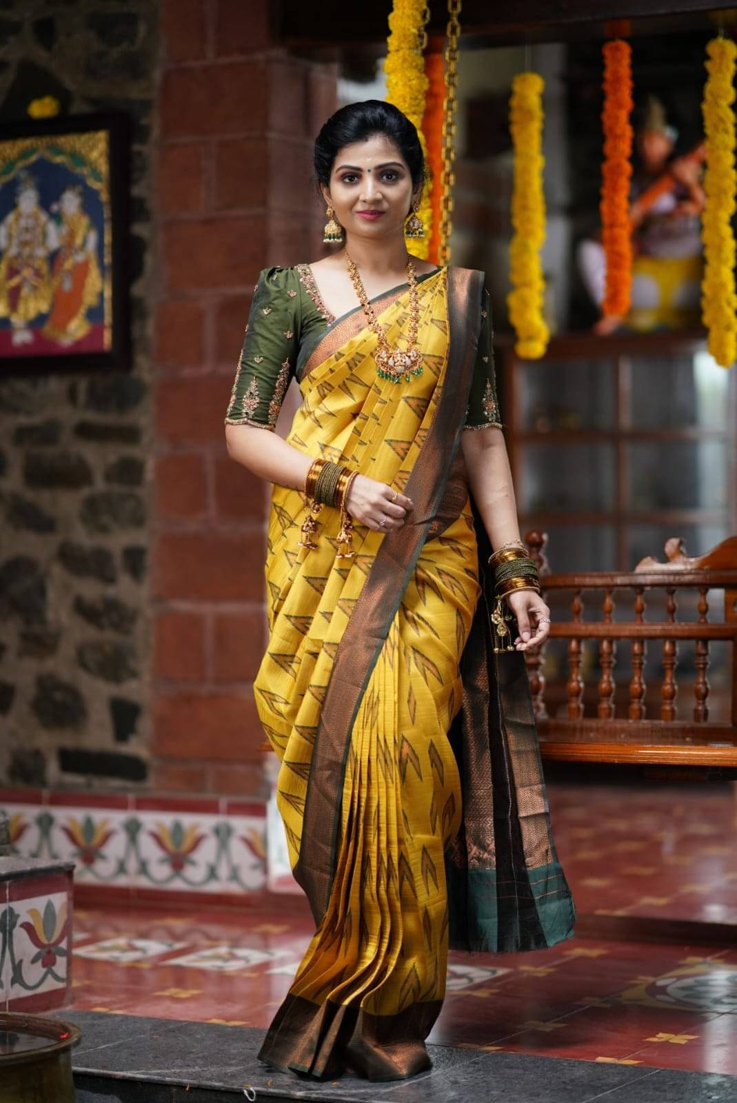     			ISARA Art Silk Solid Banarasi saree With Unstitched Blouse Piece ( Yellow )