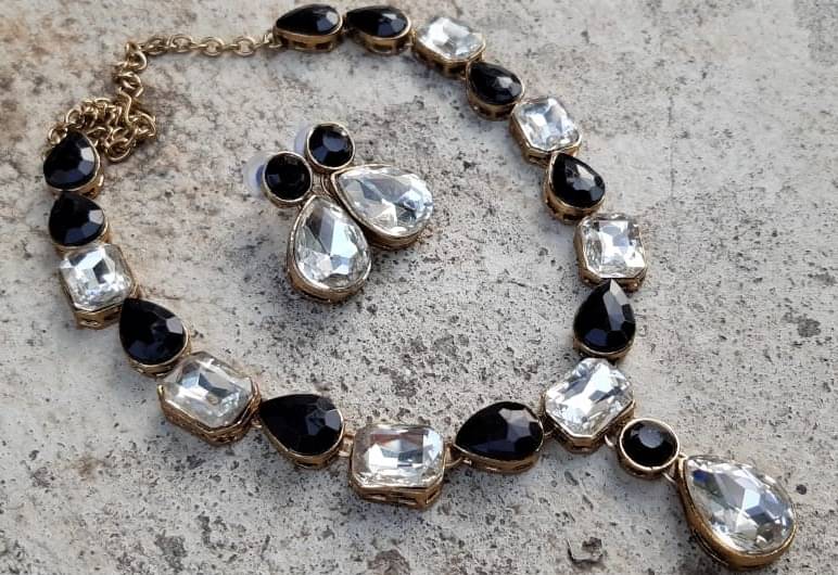     			JN HANDICRAFT Black Alloy Necklace Set ( Pack of 1 )