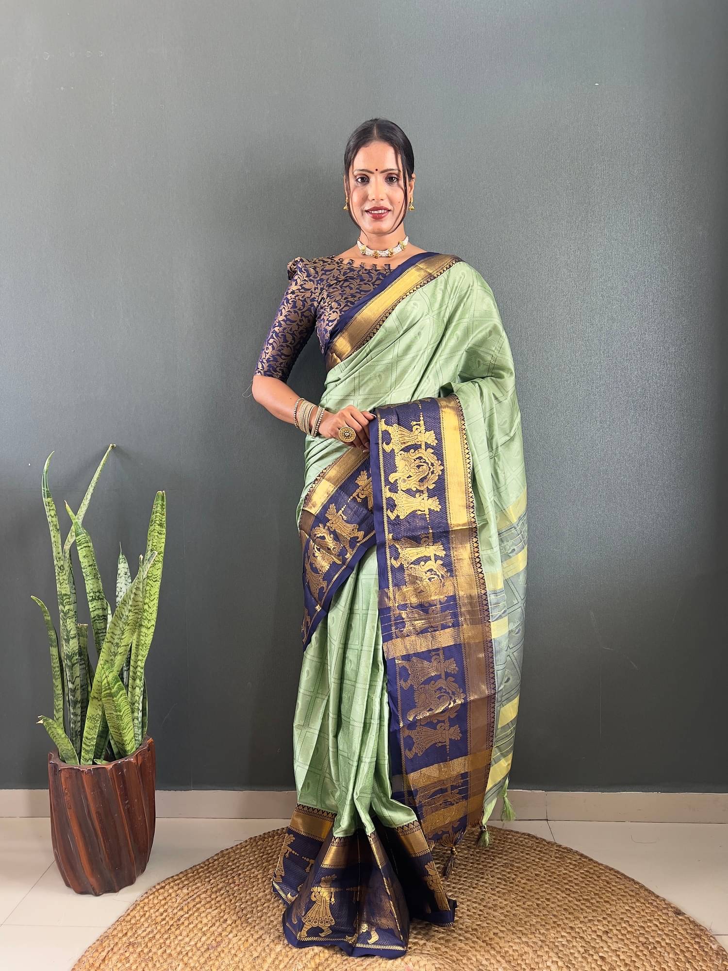 JULEE Cotton Silk Embellished Paithani Sarees With Unstitched Blouse Piece ( Sea Green ) JULEE Cotton Silk Embellished Paithani Sarees With Unstitched Blouse Piece ( Sea Green )