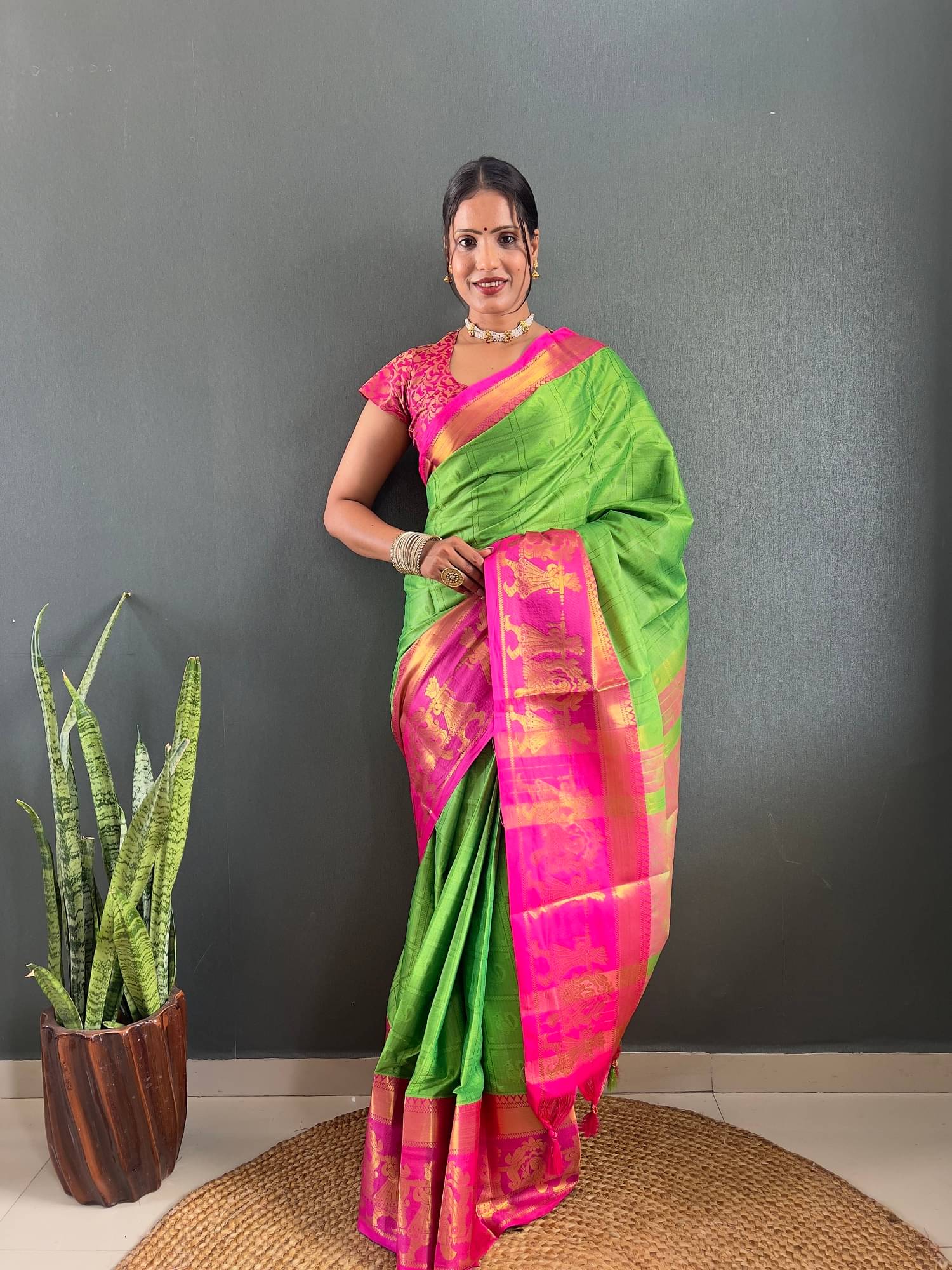 Lady Shopi Cotton Silk Embellished Paithani Sarees With Unstitched Blouse Piece ( Lime Green ) Lady Shopi Cotton Silk Embellished Paithani Sarees With Unstitched Blouse Piece ( Lime Green )