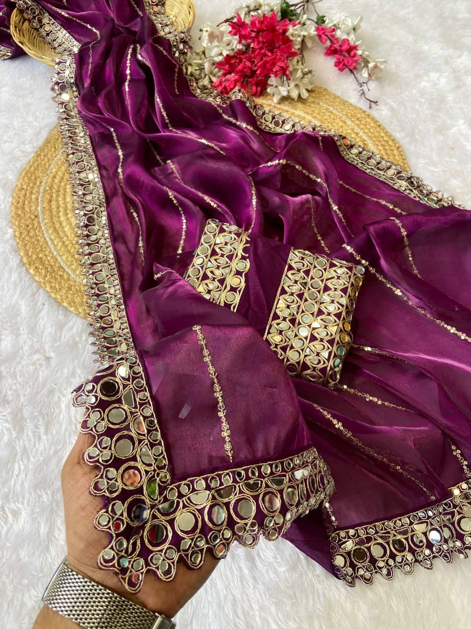     			Nil Madhav Art Silk Blend Embroidered Phulkari saree With Unstitched Blouse Piece ( Wine )
