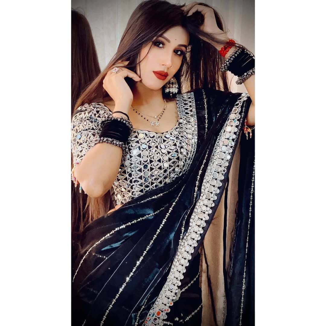 Nil Madhav Art Silk Blend Embroidered Phulkari saree With Unstitched Blouse Piece ( Black ) - Sarees | Buy online on ZillyBuy