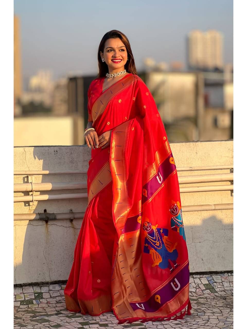 Semore Art Silk Solid Paithani Sarees With Unstitched Blouse Piece ( Red ) Semore Art Silk Solid Paithani Sarees With Unstitched Blouse Piece ( Red )