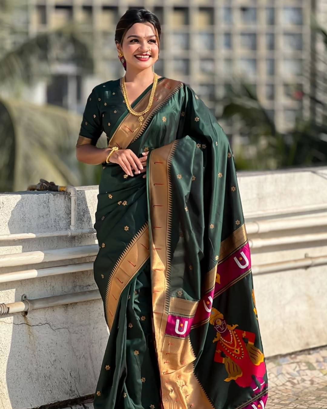 Semore Art Silk Solid Paithani Sarees With Unstitched Blouse Piece ( Green ) Semore Art Silk Solid Paithani Sarees With Unstitched Blouse Piece ( Green )
