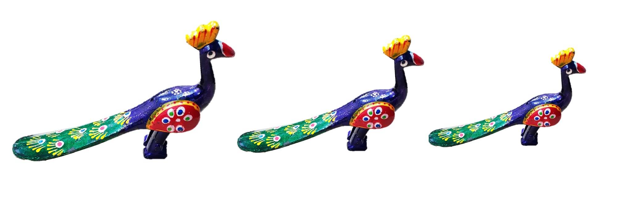     			Spreading Smiles Bird Showpiece 7 cm - Pack of 1
