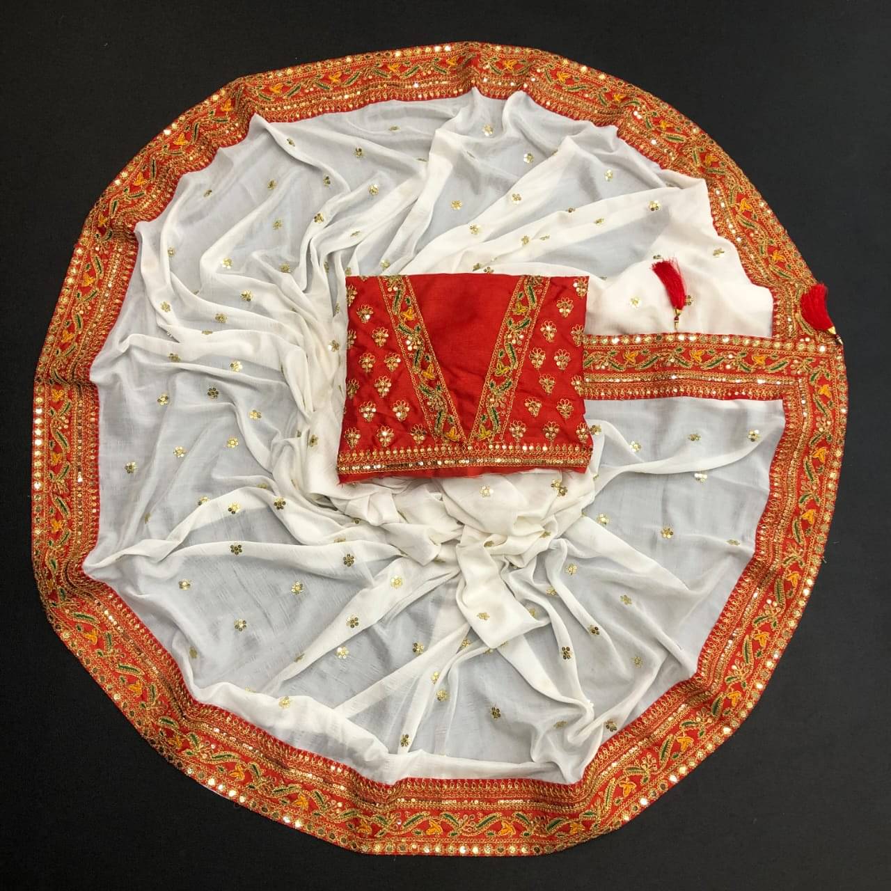 V FANCY Art Silk Embroidered Chanderi saree With Unstitched Blouse Piece ( White ) V FANCY Art Silk Embroidered Chanderi saree With Unstitched Blouse Piece ( White )