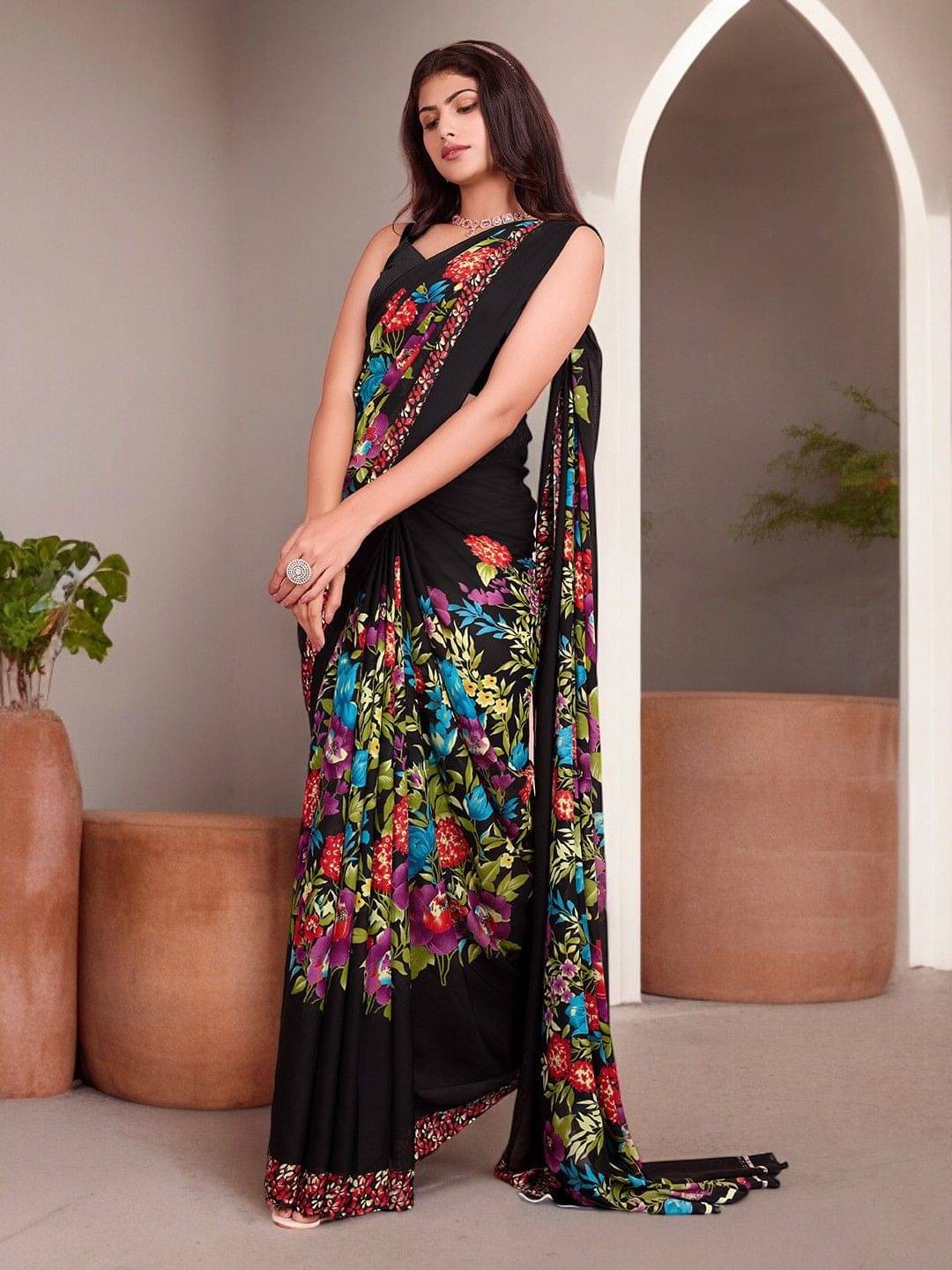     			JINAL & JINAL Georgette Printed Kashmiri Kani Saree With Unstitched Blouse Piece ( Black )