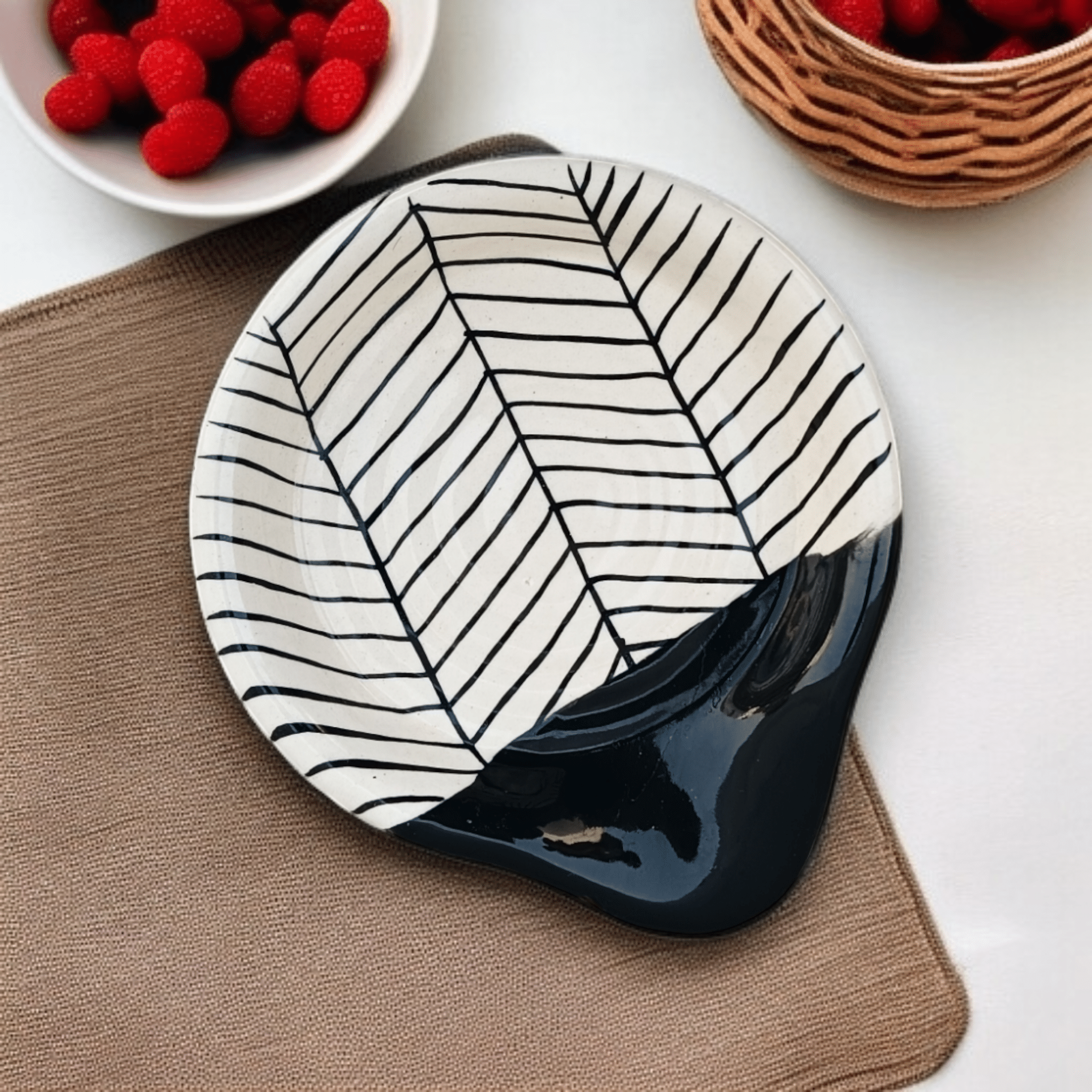     			RAFOLEEN Spoon Rest Ceramic Printed Cutlery Holder Black ( Pack of 1 )
