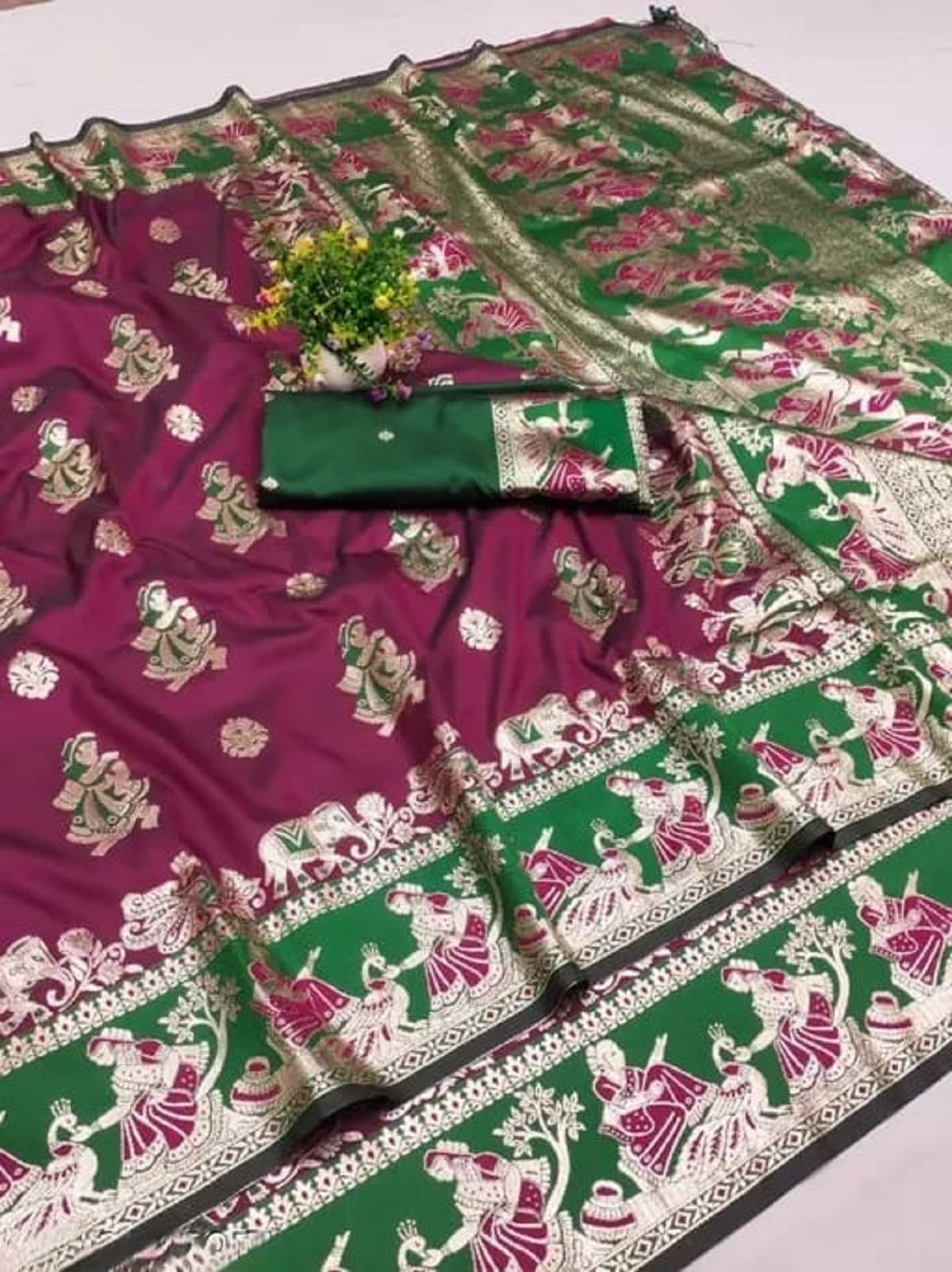ISARA Art Silk Solid Banarasi saree With Unstitched Blouse Piece ( Green ) ISARA Art Silk Solid Banarasi saree With Unstitched Blouse Piece ( Green )