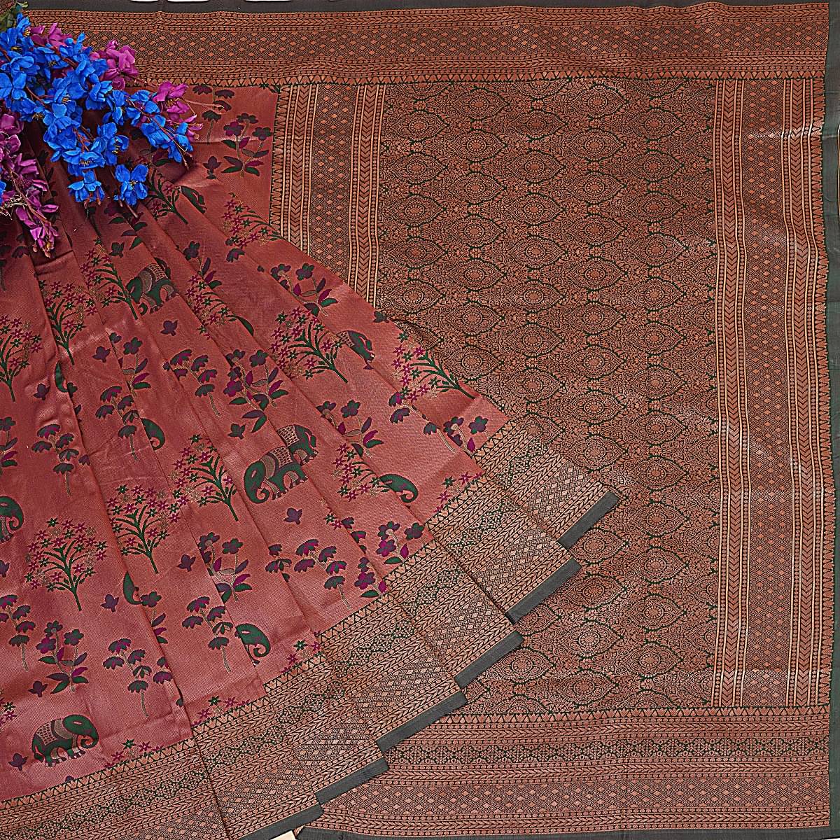     			ISARA Art Silk Solid Banarasi saree With Unstitched Blouse Piece ( Maroon )