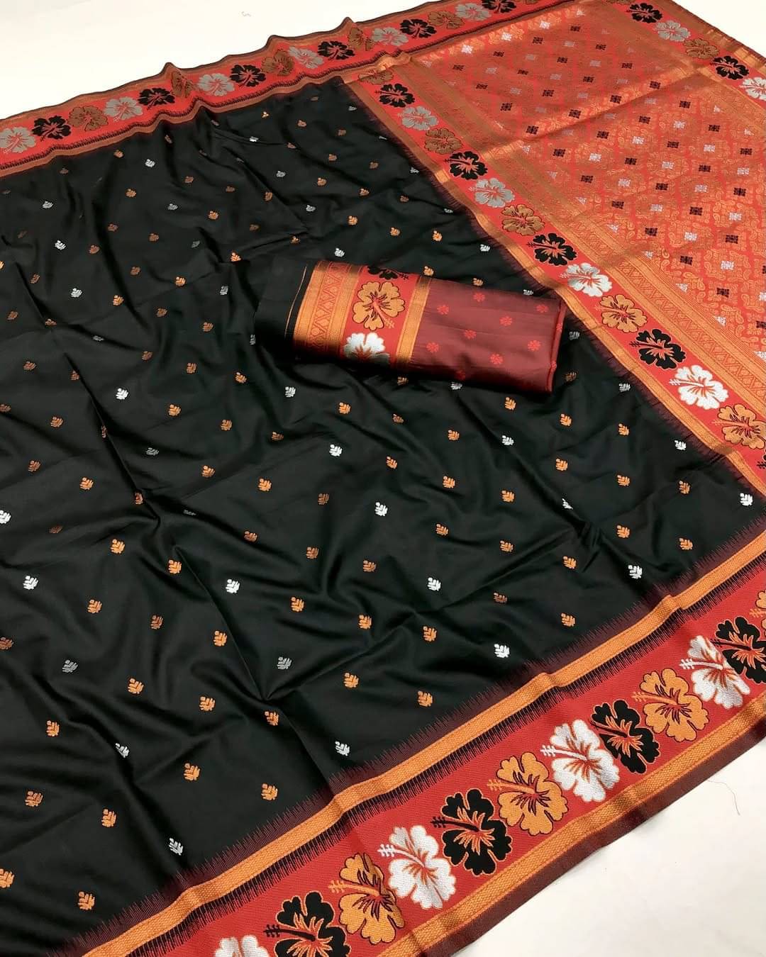 KALIPATRA Art Silk Solid Banarasi saree With Unstitched Blouse Piece ( Black )     			KALIPATRA Art Silk Solid Banarasi saree With Unstitched Blouse Piece ( Black )