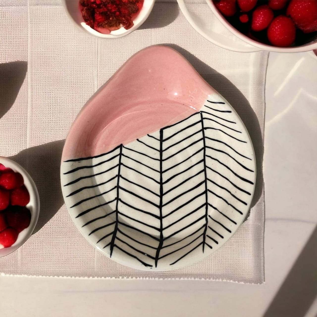     			RAFOLEEN Spoon Rest Ceramic Printed Cutlery Holder Pink ( Pack of 1 )