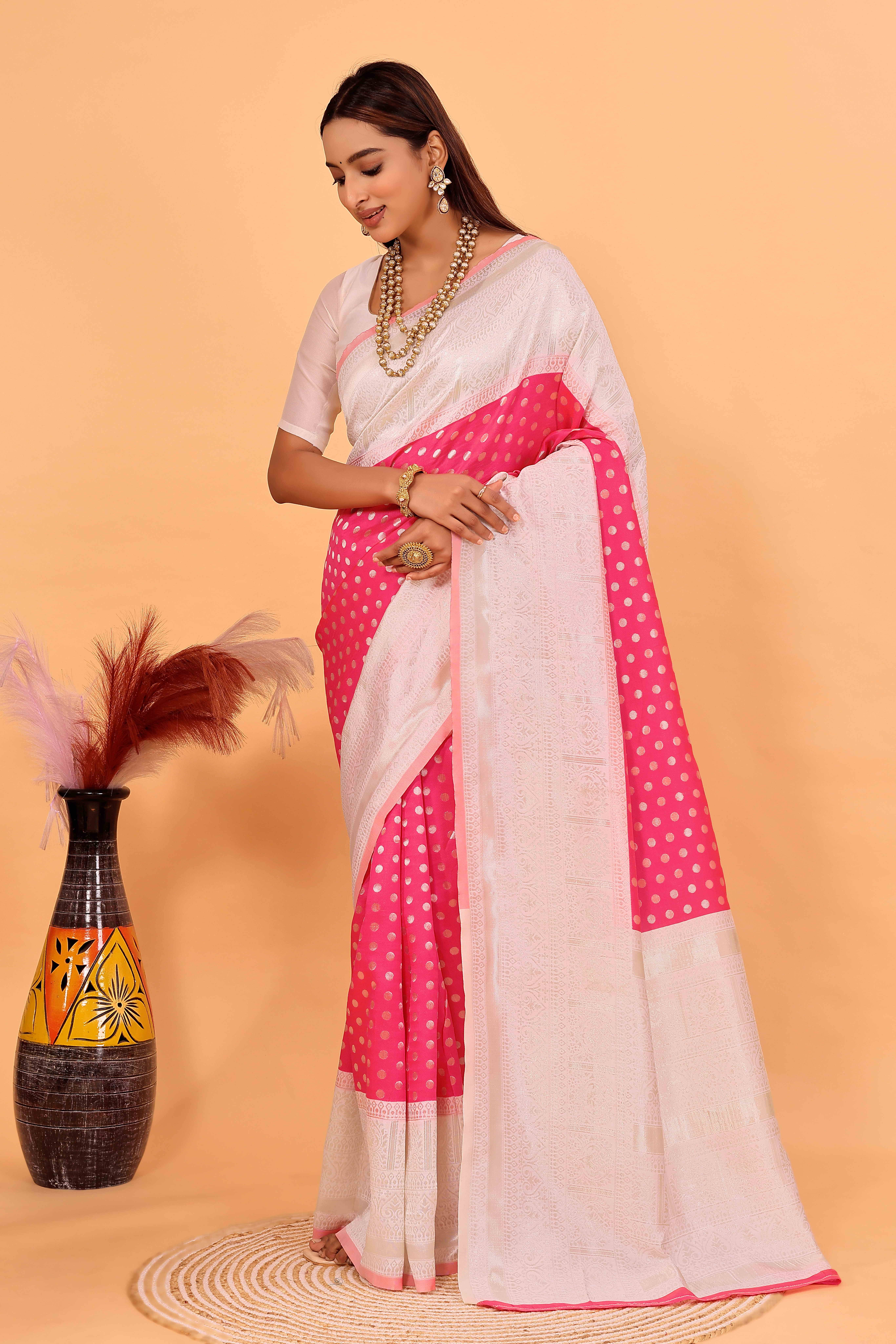     			Saadhvi Art Silk Woven Banarasi saree With Unstitched Blouse Piece ( Pink )
