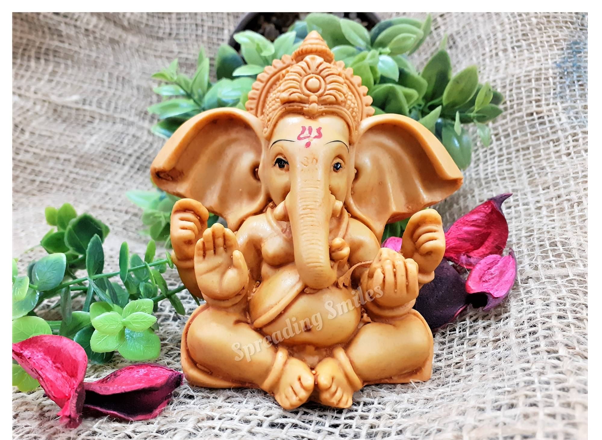 Spreading Smiles Lord Ganesh idols statue Big ear for car dashboard & home office decoration God Figurines Spreading Smiles Lord Ganesh idols statue Big ear for car dashboard & home office decoration God Figurines