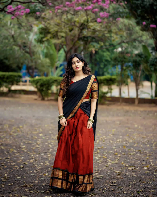     			Aika Art Silk Solid Paithani Sarees With Unstitched Blouse Piece ( Red )